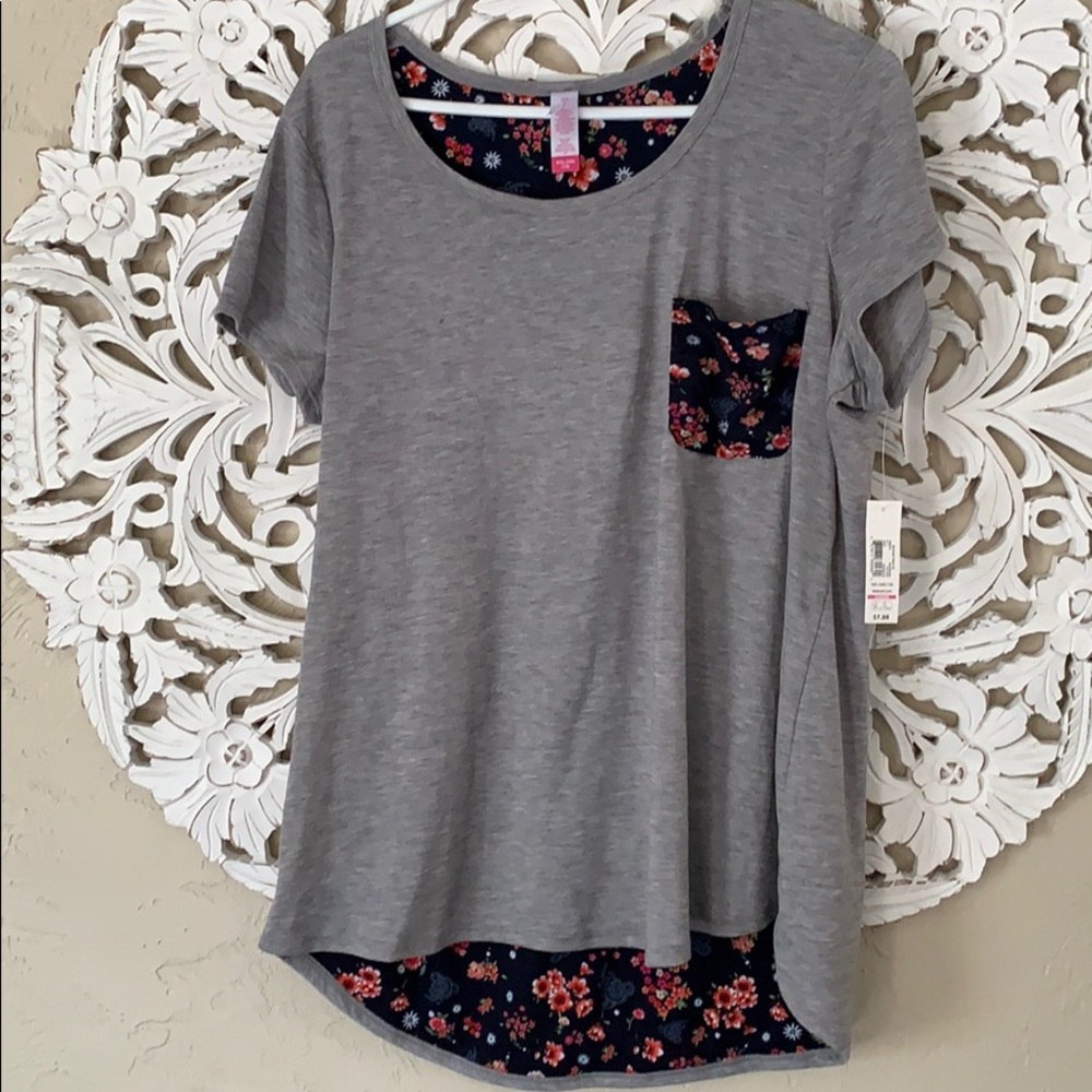 T - shirt with flower pocket
